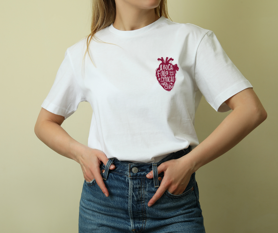 Camiseta Cristã Feminina A Boca Fala