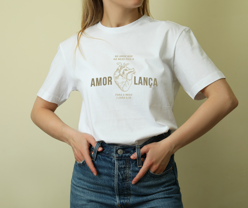 Camiseta Cristã Feminina Amor Lança