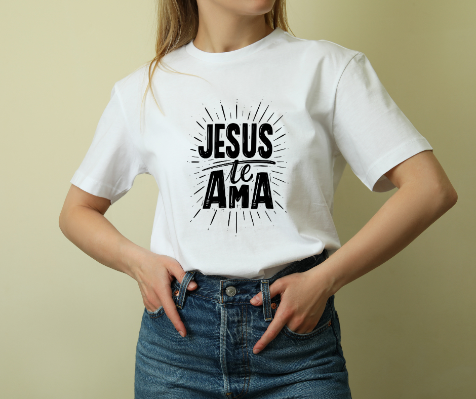 Camiseta Cristã Feminina Jesus Te Ama