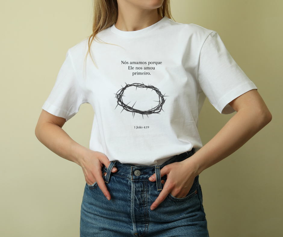Camiseta Cristã Feminina Nós Amamos
